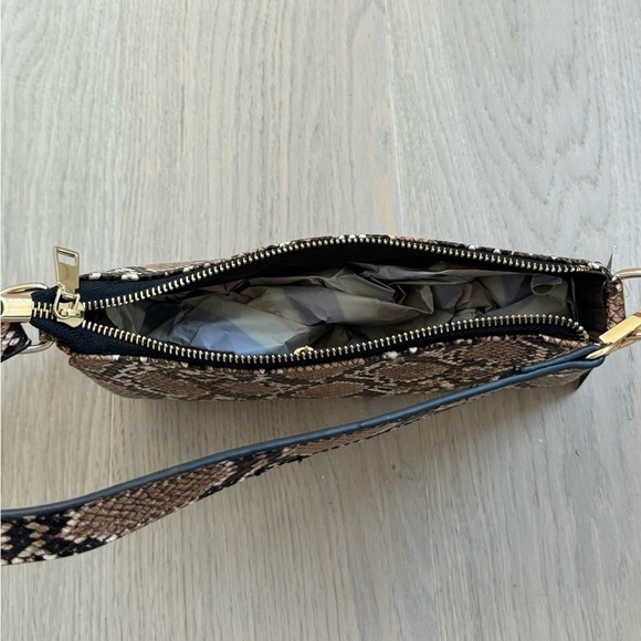 NWT Forever 21 Snakeskin Pattern Small Purse - Picture 2 of 4